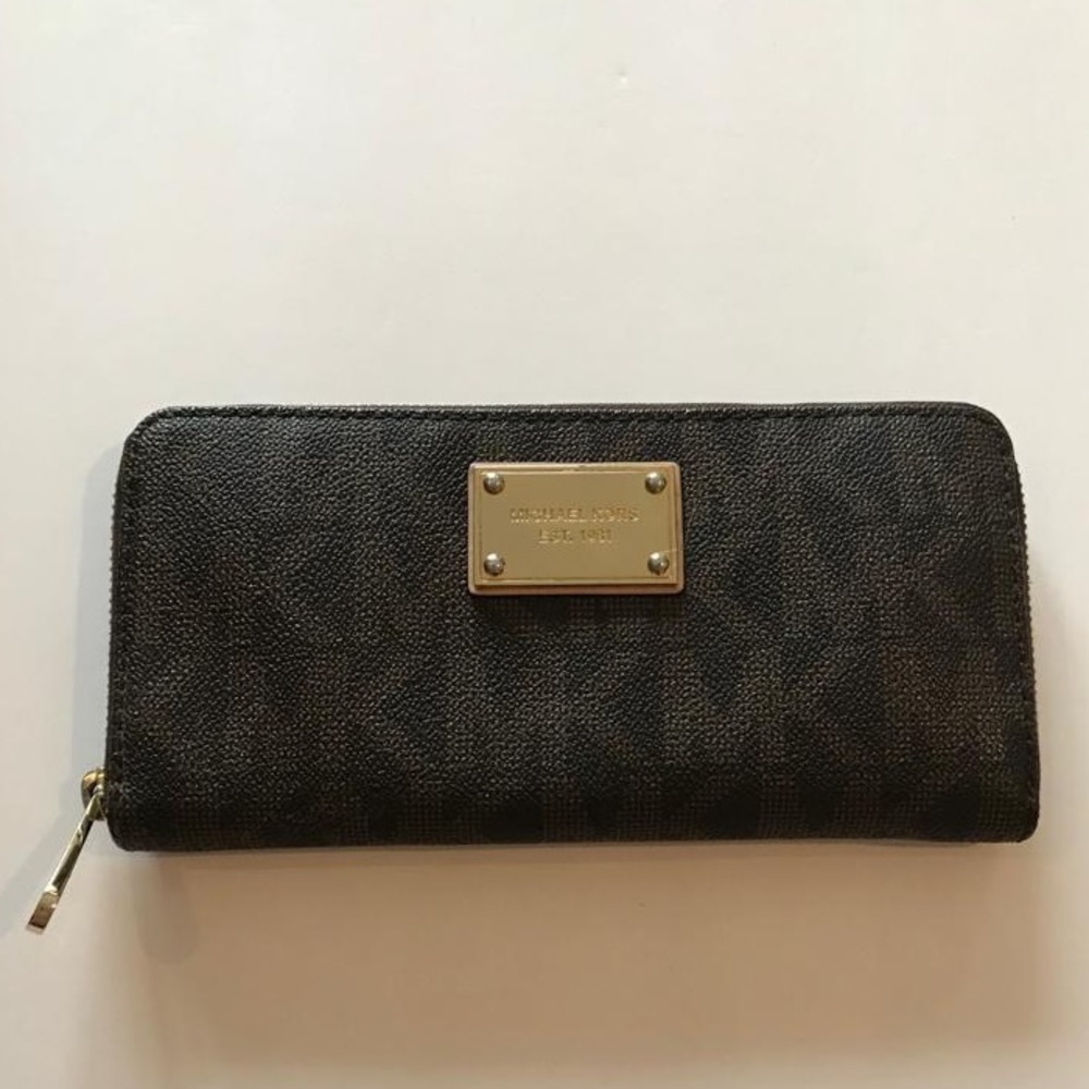 Michael Kors Large Brown Logo Wallet 🎁